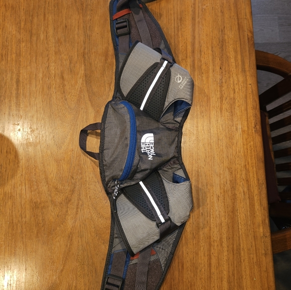Bundle 5/$30   The NorthFace Flight series hydration pack - Picture 5 of 8